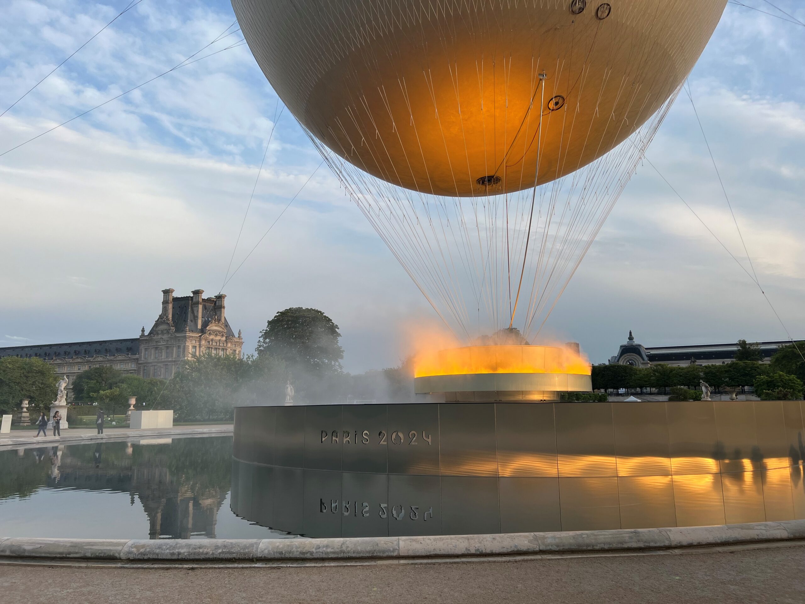  Structure basse de la flamme olympique Paris 2024 